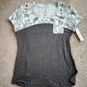 NEW Women’s Gray & Mint Paisley Colorblock Tee